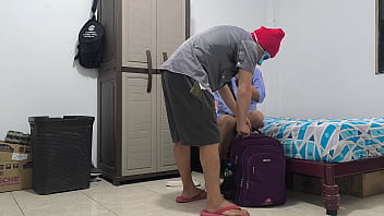 Wanita Berseragam Itu Mengambil Barang Barang Dari Rumah Ibu Tiriku Dan Aku Memergokinya Dia Meniduriku Dan Aku Memaafkannya thumbnail