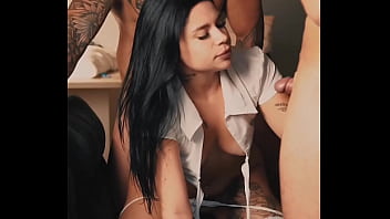 O corno trouxe a namorada dele pra eu comer aqui em casa