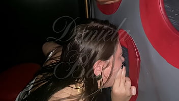 Fã me reconheceu nas cabines de glory hole