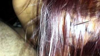 Pendeja morocha petera se chupa una buena pija y se mete un consolador en la concha