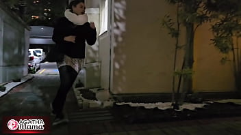 Agatha mama em uma milf entre sonho e pânico o delírio de uma noite de halloween grátis