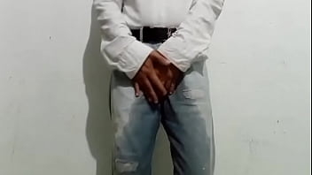 Me orino en los pantalones con mis pañales de tela y de paso tre deliciosos orgasmos