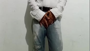 Me orino en los pantalones con mis pañales de tela y de paso tre deliciosos orgasmos