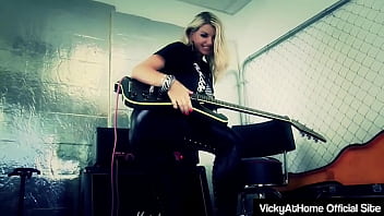 Vicky vette tit fucking her bf's big cock until he cums on her face