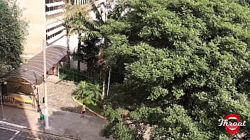 Novinha otaku fazendo um belo boquete babado na sacada do meu apartamento