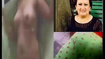 Espiando a mi tía luego de una ducha Espiando a mi tía luego de una ducha