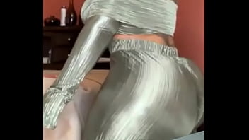 Green dress mega booty