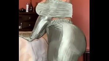 Green dress mega booty