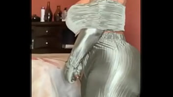 Green dress mega booty