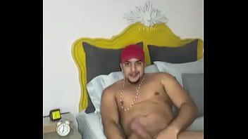 Fiquei sozinho em casa e aproveitei pra bater aquele punhetão