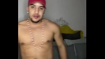 Fiquei sozinho em casa e aproveitei pra bater aquele punhetão