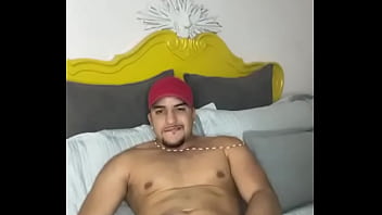 Fiquei sozinho em casa e aproveitei pra bater aquele punhetão