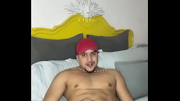 Fiquei sozinho em casa e aproveitei pra bater aquele punhetão