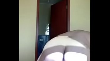 Me monto a mi novia y le doy palmadas hasta dejarle el trasero rojo