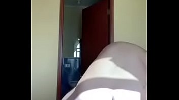 Me monto a mi novia y le doy palmadas hasta dejarle el trasero rojo