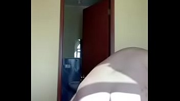 Me monto a mi novia y le doy palmadas hasta dejarle el trasero rojo