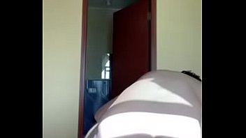 Me monto a mi novia y le doy palmadas hasta dejarle el trasero rojo