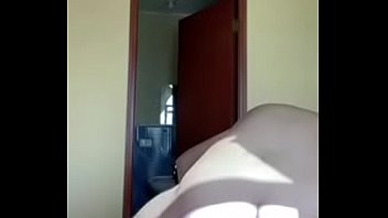 Me monto a mi novia y le doy palmadas hasta dejarle el trasero rojo