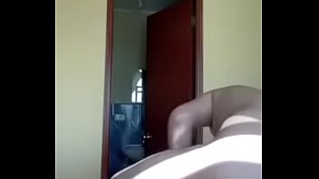 Me monto a mi novia y le doy palmadas hasta dejarle el trasero rojo