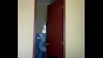 Me monto a mi novia y le doy palmadas hasta dejarle el trasero rojo