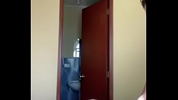 Me monto a mi novia y le doy palmadas hasta dejarle el trasero rojo