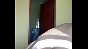 Me monto a mi novia y le doy palmadas hasta dejarle el trasero rojo