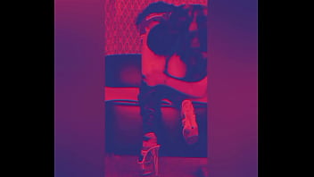 Me dejó mamar el culo por un desconocido