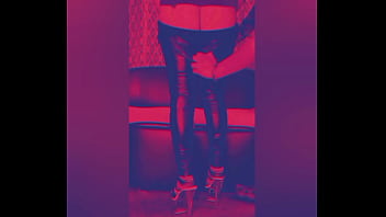 Me dejó mamar el culo por un desconocido