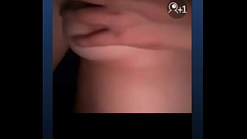 Chica se calienta al verme la verga