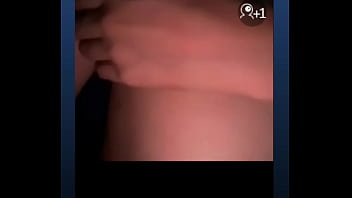 Chica se calienta al verme la verga