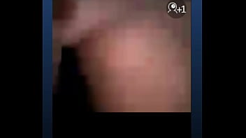 Chica se calienta al verme la verga