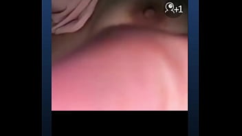 Chica se calienta al verme la verga