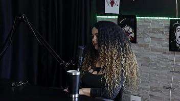 O homem não conseguia ficar de pau duro com duas mulheres e tem paciência zero charllottye watch sheer red