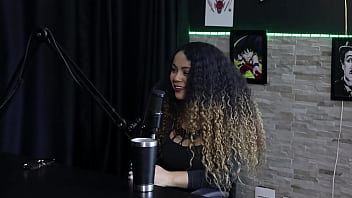 O homem não conseguia ficar de pau duro com duas mulheres e tem paciência zero charllottye watch sheer red