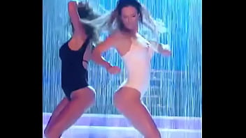 Flor peña perreando