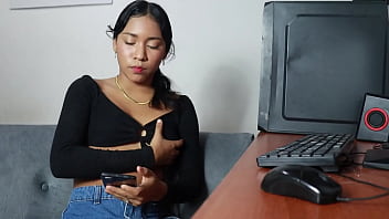 Hermosa colombiana se folla a tecnico de servicio por mostarle las tetas
