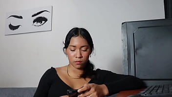 Hermosa colombiana se folla a tecnico de servicio por mostarle las tetas