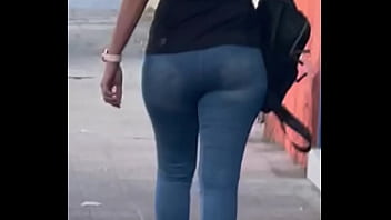 Nalgona Latina En Jeans thumbnail