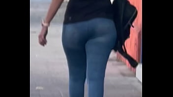 Nalgona Latina En Jeans thumbnail