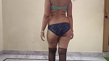 Dancing naked moving the ass and opening it for you big ass tweking