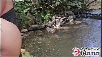 Agatha mama era para ser apenas uma caminhada e se transformou em uma cena de total libertinagem ao ar livre grátis