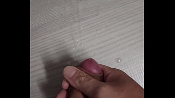 在宿舍裡打手槍