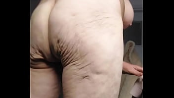 Granny fucks hairy pussy with cucumber