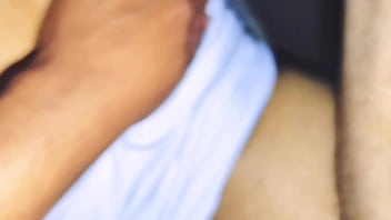 Mi joven vecina me pide que le ayude y termino destapando el caño amateur real latina delgada culona