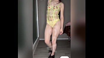 La dernière en jaune mais pour une fois un body que j’aime beaucoup