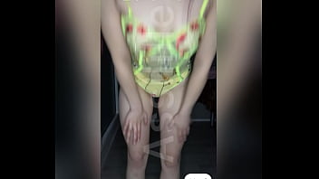 La dernière en jaune mais pour une fois un body que j’aime beaucoup