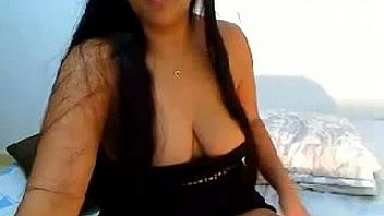 Thick webcam girl shows her tits