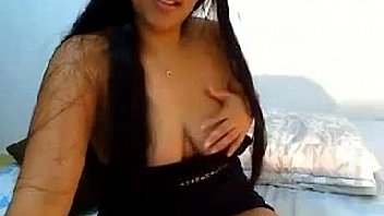 Thick webcam girl shows her tits