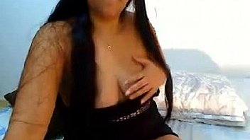 Thick webcam girl shows her tits