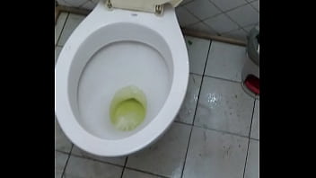 Meu Pau No Banheiro thumbnail